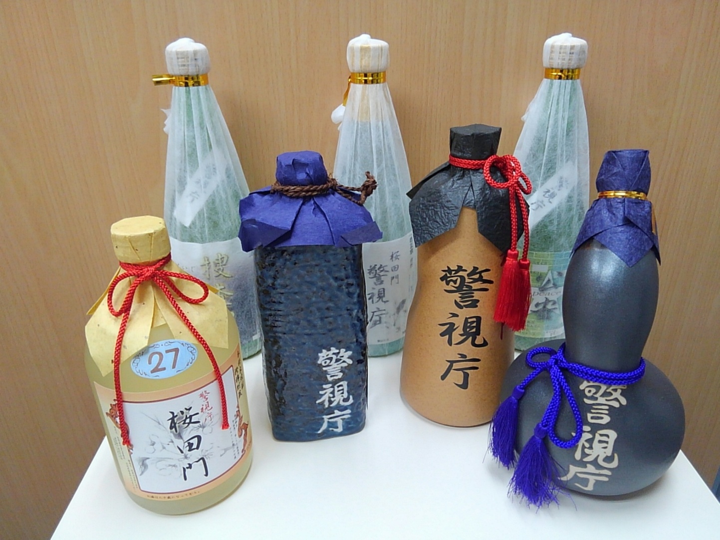 桜田門警視庁 焼酎 3本セット 桜田門警視庁 焼酎 3本セット （写真 : 警視庁売店 - 桜田門