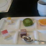 旬彩バイキング しゃぶてらす こすも - デザートは非常にコンパクト。寒い時期なのでソフトクリームとゼリー各種はパス。