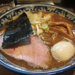 兎に角 松戸本店 - 29.12.20 ラーメン＋燻製味玉子