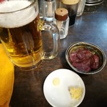 西口やきとん - 馬刺し＋ビール