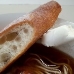 バケットと、クリームチーズ