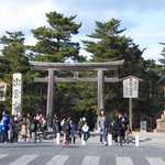 出雲ぜんざい餅 - 出雲大社・大鳥居（勢溜）。ぜんざい餅さんは、この左手にあります