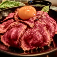 アカミヤコウシ - ローストビーフ丼