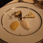 レストランひらまつ 広尾 - チーズ盛り合わせ