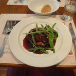 鴨胸肉のロースト　赤ワインソース。