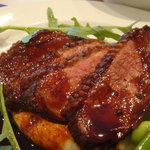 ラ・ブラスリー - 鴨胸肉のロースト　赤ワインソース。