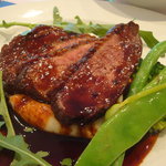 ラ・ブラスリー - 鴨胸肉のロースト　赤ワインソース。