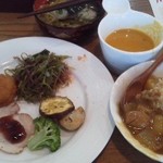 ヘルシーハット - スープもおかずもおいしくて幸せミャ