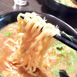 Ramen Shimpuu - 中太の平打ちちぢれ麺