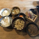 漁平の鍋 - 本日の肉定食。
                                美味し。