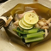 懐石料理 桝田 - 甘鯛の酒蒸し 器は昆布です。 器ごと食べれます。