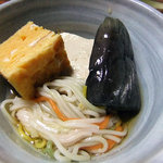 よし半 - お通し（ナスの煮浸しと冷や麦）