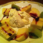 北野スキャンダル - いつも美味しいフルーツやチーズを出してくれます
