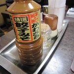 中華料理 成喜 - 「餃子みそ」なるボトルがド～ンと。
