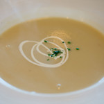 Bistro East  - じゃがいもの熱々スープ。味も良い！家の中が寒かったのでとてもあったまりました。