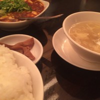廣東料理 民生 ヒルトンプラザウエスト店 - スープ、御飯、搾菜
                