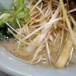 山岡家 - 醤油（味濃いめ・白髪ネギ・アップ）