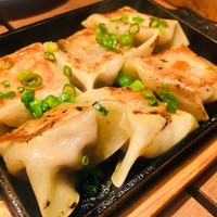 听屋 六本木 - 牛肉の餃子。