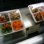 Veg.yard - ショーケース（残り少ないお惣菜）