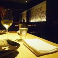 TTOAHISU - シックな店内