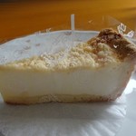 いづみや - 定番「ケーゼクーヘン」260円