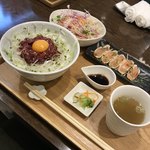 Nikudainingumitasumitasu - 炙りユッケ丼 １５８０円