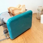 ペンギンベーカリーカフェ - トーストセットのトーストするのは可愛いトースター貸してくれてセルフ　2017/12