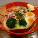 「特製ベジヌードル」（ベジ増し＋味玉のせ）