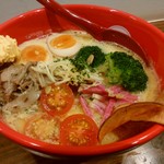 「特製ベジヌードル」（ベジ増し＋味玉のせ）