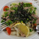 手打うどん 三徳 - 麺の部分のみで　※皿に付いたレモンペッパーがみそ（芸が細かい）