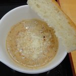 手打うどん 三徳 - （濃厚な）ソース　※フランスパンも付いてます（これまた芸が細かい）