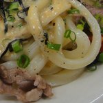 手打うどん 三徳 - うどんのアップ　※結構、しっかりしたうどんでした