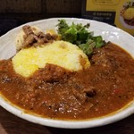 SPICY CURRY 魯珈 - 骨付きマトンカラヒのライス大盛＋るうろう煮玉子