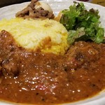 SPICY CURRY 魯珈 - 骨付きマトンカラヒのライス大盛＋るうろう煮玉子
