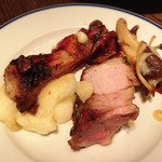 ル　ビストロ - 一人前に取り分けて。ピンク色のお肉〜(^^)