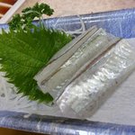 新潟本町 鈴木鮮魚 - とても美しいサヨリの刺身。