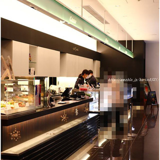 トシ・ヨロイヅカ 東京_2