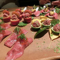 焼肉 うしみつ 恵比寿本店 - 炙り寿司とうしみつトロユッケ４種盛