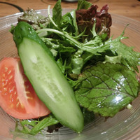 焼肉 うしみつ 恵比寿本店 - 特選うしみつサラダごま油ベースのむんちゅサラダ
