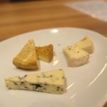 バー＆ダイニング コトブキ - チーズ3種の盛り合わせ