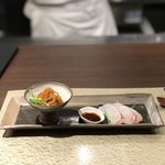 クロモリ - クラゲの冷菜  平目の昆布〆椒麻ソース