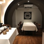 クロモリ - 奥のテーブル席