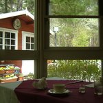 テネドール - 出窓の席から外を見たところ