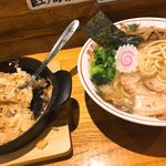 オールド スクール 中華そば ミヤ デ ラ ソウル - 混ぜた！こぼした！