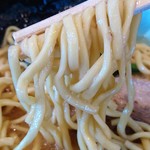 横浜家系ラーメン 布施商店 - パツパツの食感で歯ごたえがイイ感じ♪