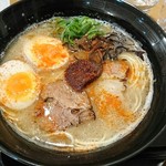 Hakata Mendouraku - 赤ラーメン けっこう辛いです。