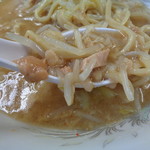 ラーメン二郎 - 脂と野菜とほぐれ豚