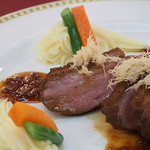 マゼランズ - 鴨胸肉のロースト、オレンジソース