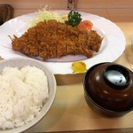 みふみ屋肉店 - 特製ロースカツ定食