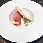 オステリア イル レヴァンテ - パンナコッタと苺のジェラートとメレンゲ